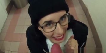 Public Cum Walk at the Mall!