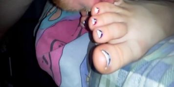 sleepy, glitchy gf feet