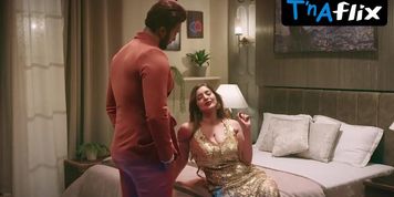 Thea Dsouza Sexy Scene  in Mocktail