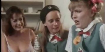 Honey Wilder and teens (Isis Taylor)