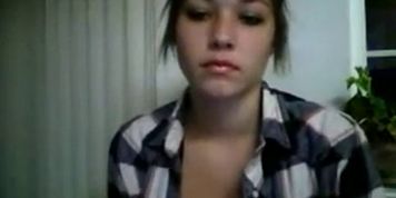 Teen Flashing Her Tits - video 1