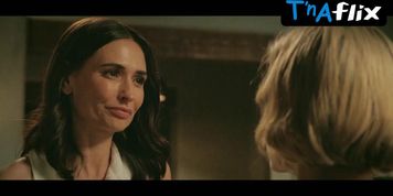 Karolina Wydra Lesbian Scene  in Pluribus