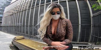 Safada hermosa tiene sexo con joven callejero