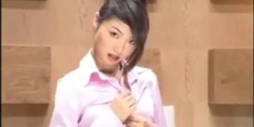 female boardcasting girl
