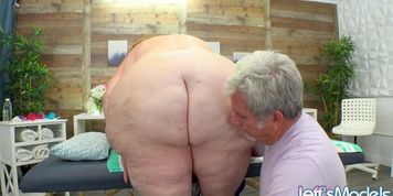 Perverted Masseur Savors Worshiping Sexy Fat Redhead Julie Ginger