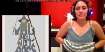 Streamer girl accidentally shows tits teen
