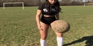 BIG ASS TEEN playing soccer JIGGLING BIG BOOTY