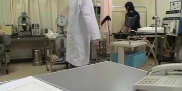 Jap teen fucked with a dildo during her pussy exam