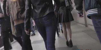 Upskirt cam caught the view under sexy leather skirt