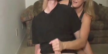 Sexy mature cougar MILF gives me nice handjob