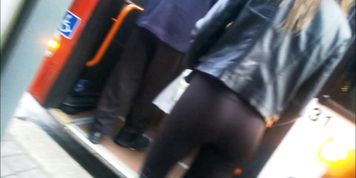 looking around town for girls in wetlook leggings
