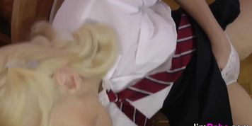 Amateur teen assfingered