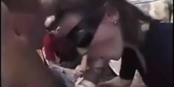 Por favor come minha esposa e faz ela gozar nessas ferias