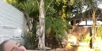 Dilfenergy caresses herself in the pool (Pretty Pussy)