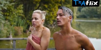Nina Proll Butt Scene  in Vorstadtweiber