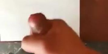 Junge kommt zweimal wichsen