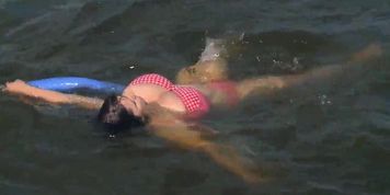 M1l3n@ V3lb@ sea boobs