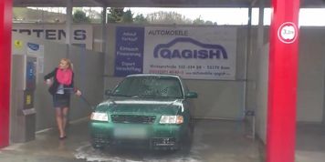 SEXY WOMEN WACHING CAR