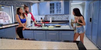 Isis Love - At Home In A MILF"s Ass (15.4.2021)