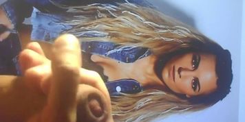 I cumming for Spanish singer Edurne