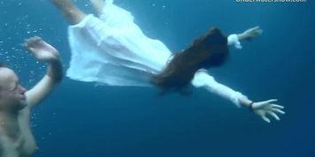 Hot babes naked underwater in the sea