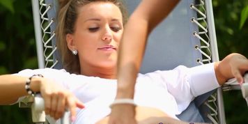 Glam lesbian fingerfucked