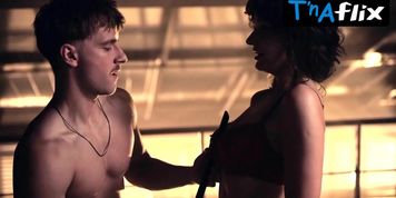 Maria Debska Breasts,  Underwear Scene  in When'S The Wedding?