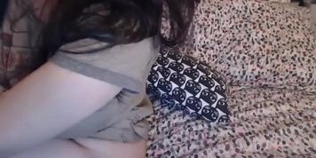 Horny chick fucks big dildo and cummed creampie live on cam