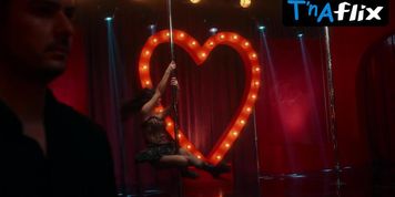 Seray Kaya Sexy Scene  in Sultana
