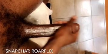 Teen Cums in Mall Restroom 