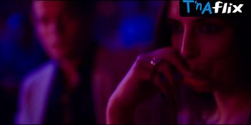 Carolina Torres Sexy Scene  in O Clube