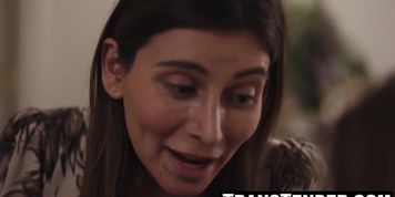 TS stepmother Korra Del Rio splits Ashley Lanes pussy wide open