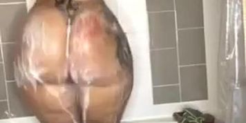 Brilliantly Divine Soapy Dildo Ride