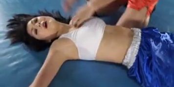 Japanese 2 on1 mixed sex boxing