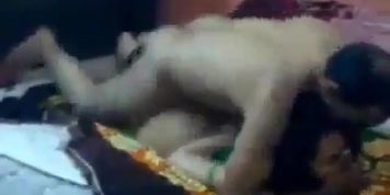 Mi t&iacute;o folla a su empleada dom&eacute;stica