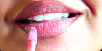 Pink Lips: Light Lip Gloss Fetish (Mila Loves)