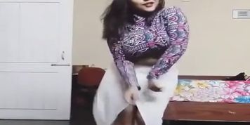 Big Boobs Indian Girl Bouncing Her Melons 
