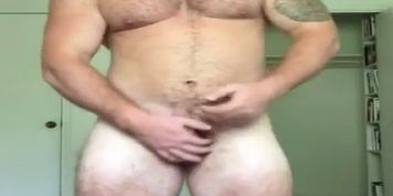 Big Cock Bodybuilder Flexing Onlyfansbeefbeast 