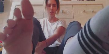 Nikki Next Foot Tease JOI