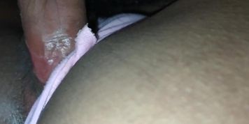 La amiga de mi novia se queda una noche me pide que la folle y termine adentro