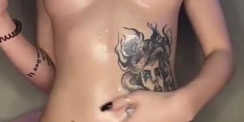 HOT BRUNETTE TEEN SQUIRT ON CAM (ONLYFANS)