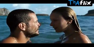 Caroline Abras Sexy Scene  in Sangue Azul