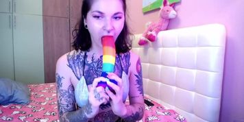 Cute webcam teen does anal, deepthroat and slaps herself
