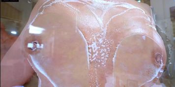 she needed this shower after an intense tennis match ?? (Aila Donovan)