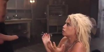 Latina Gostosa Peituda Sendo Escravizada (Blondie Fesser, Bridgette B)