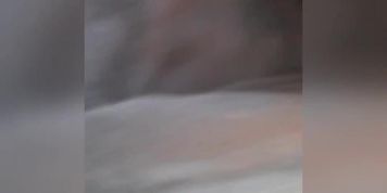 Cogi&eacute;ndome a una cordobesa y le acabo en el cuerpo