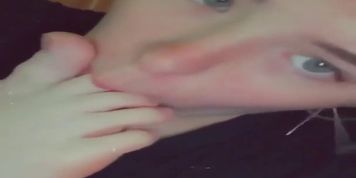 18 y/o Snapchat self toe suck 
