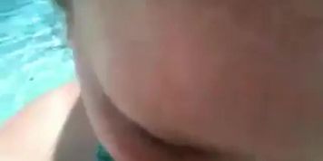 Girl gives bf BJ in pool