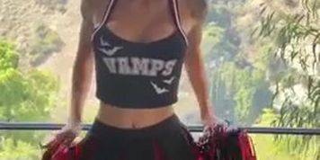 Summer Soderstrom cheerleader cosplay