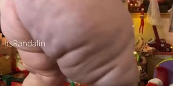 Grinch vs. LRs SSBBW ass (He loses)